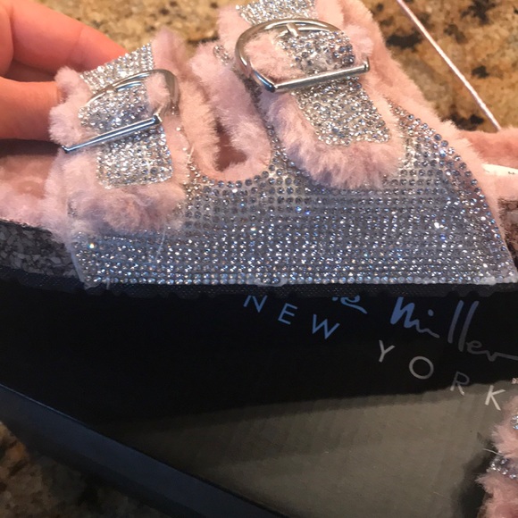 Nicole Miller Faux Fur Sandals - Picture 6 of 6